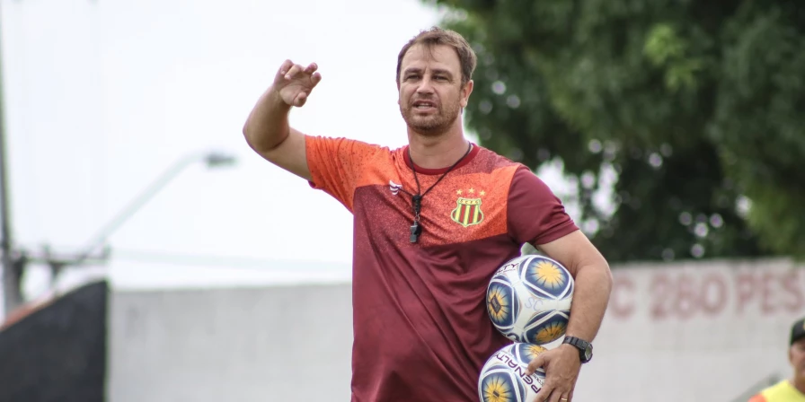 Felipe Conceição comandou treino do Sampaio no CT do Ferroviário