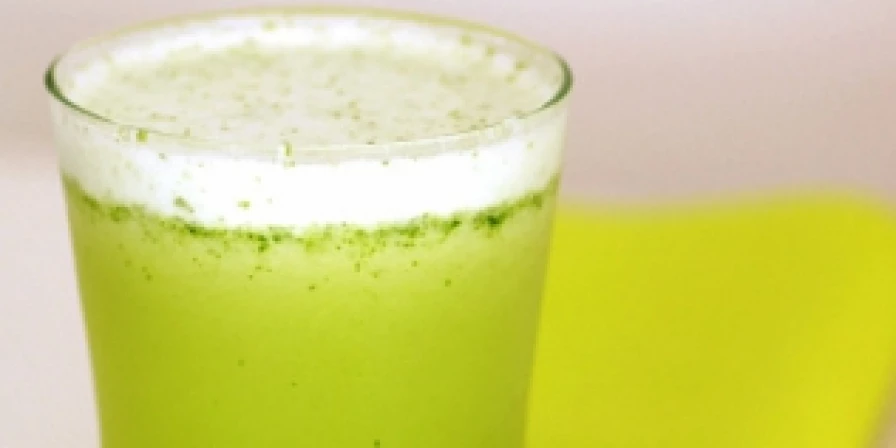 Suco de abacaxi com hortelã.