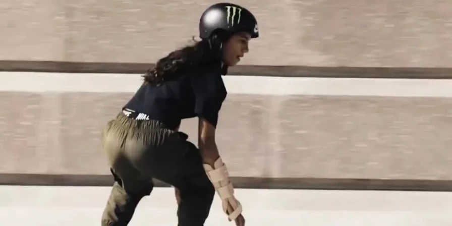 Rayssa Leal foi à pista usando uma proteção no braço
