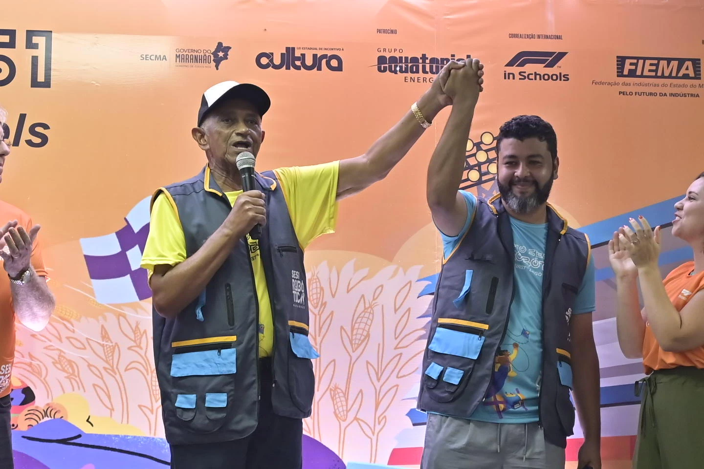 Os anfitriões do Torneio SESI de Robótica, Edilson Baldez e Diogo Lima, comemoraram sucesso do evento. Foto: Divulgação