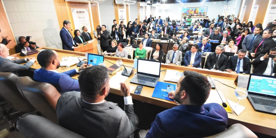 Prefeito Eduardo Braide levou sua mensagem aos vereadores na reabertura dos trabalhos na Câmara
