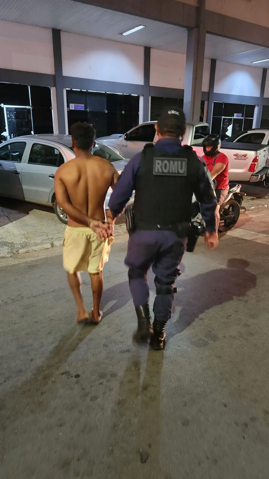 Suspeito foi conduzido e apresentado no Plantão Central das Cajazeiras, em São Luís. (Foto: Divulgação / Guarda Municipal de São Luís)