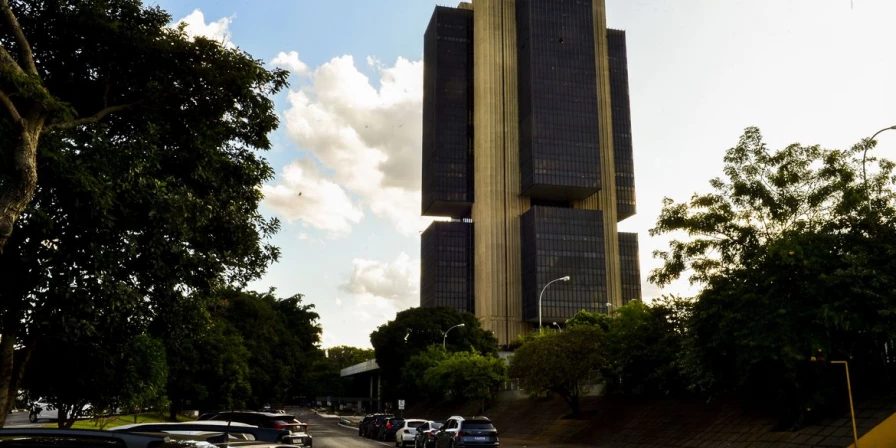 O colegiado manteve a Selic em 13,75%, a taxa está no maior nível desde janeiro de 2017.