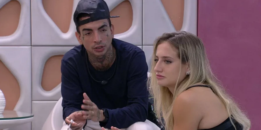 MC Guimê acha sujo o jogo de Cristian e aconselha a amiga.