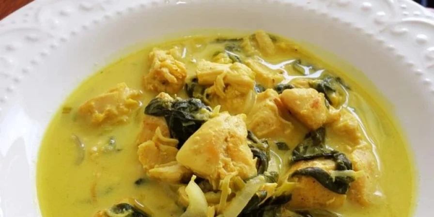 Nesse prato, além da carne temperada com o curry, você adiciona o espinafre para dar aquele toque especial.
