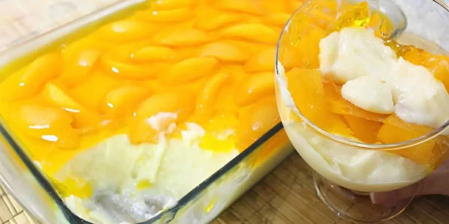 Sirva com colheradas de creme de leite fresco batido, fica leve e delicioso.