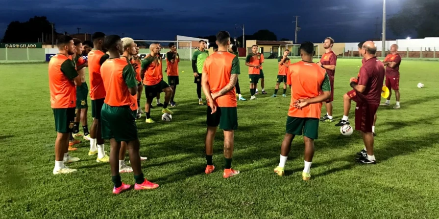 Treino do Sampaio Corrêa no Estádio Leandrão, em Barra do Corda.