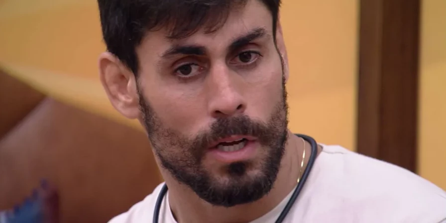 O lutador revelou que sente um certo incomodo em combinar votos e jogar em grupo.