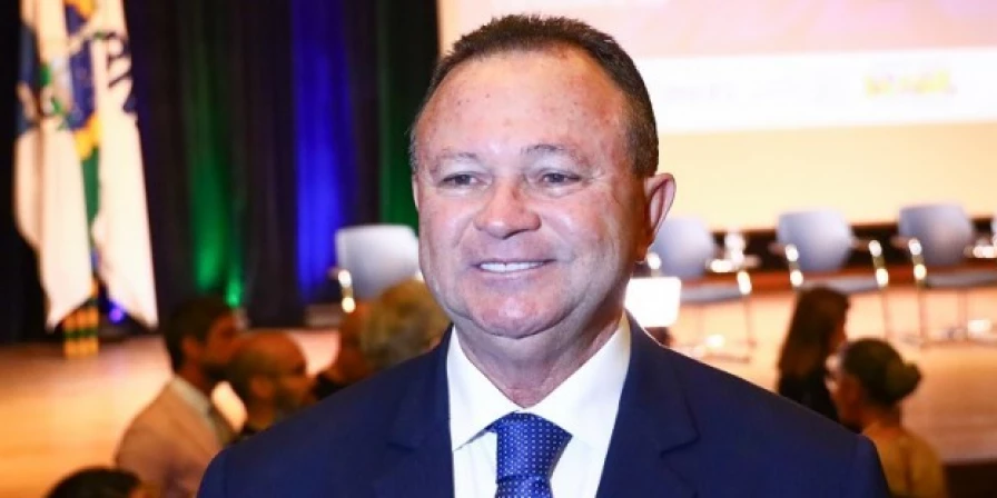 Governador e vice querem ser dispensados de comunicar ausência em 2023.