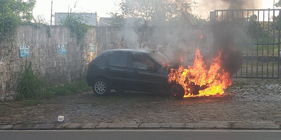 O veículo teve perda total.