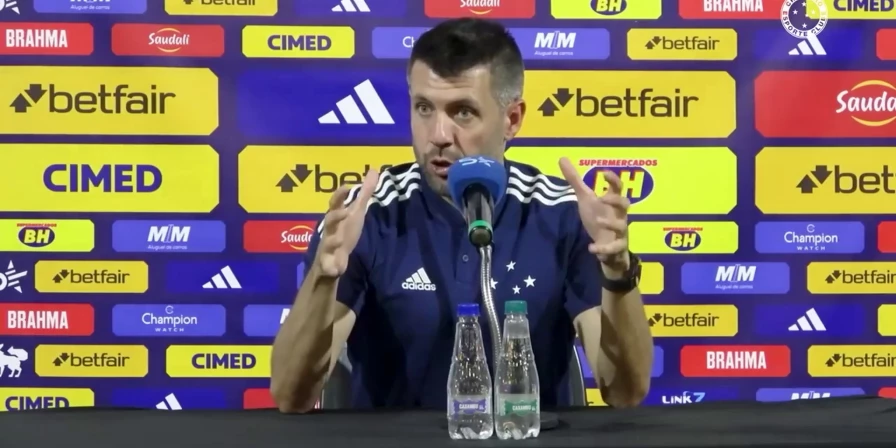 Paulo Pezzolano, técnico do Cruzeiro.