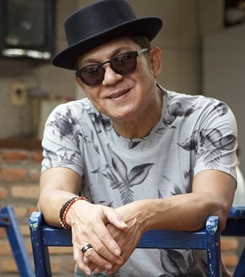 Erasmo Dibell no Plugado, na Mirante FM, lançando duas faixas do Saravá Volume 2. Foto: Socorro Marques