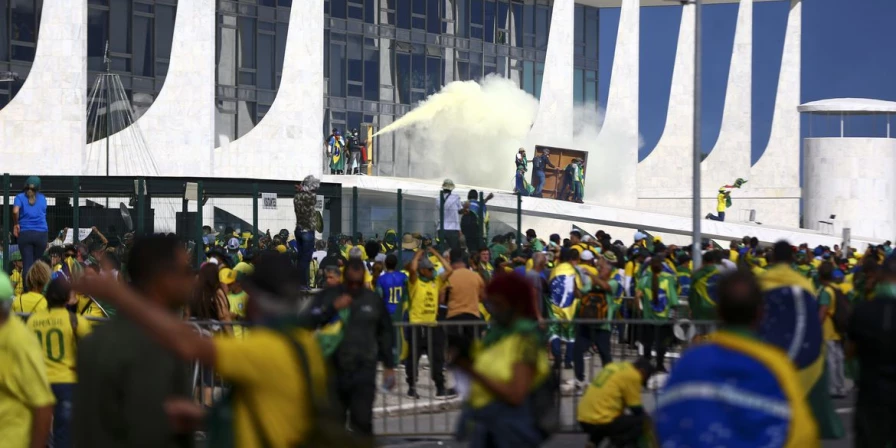 AGU pede condenação de 42 presos por atos golpistas