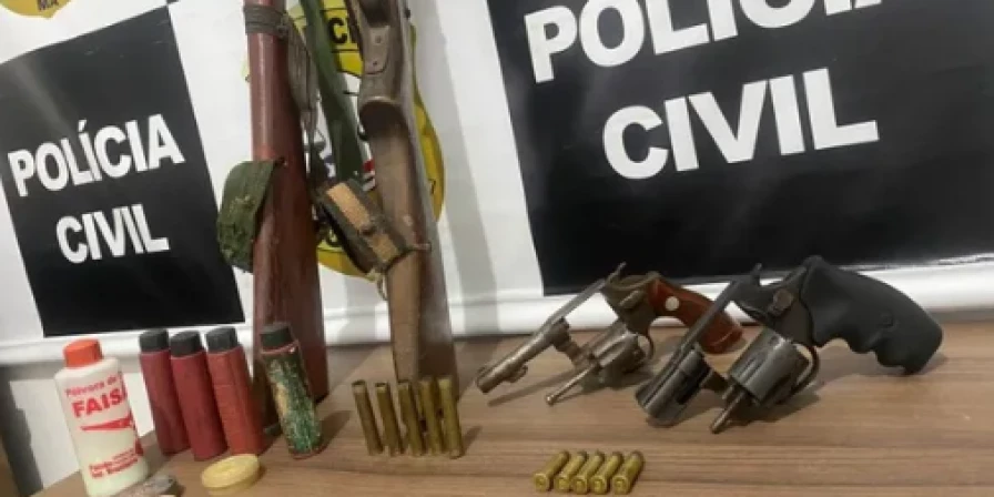 Material apreendido pela polícia.