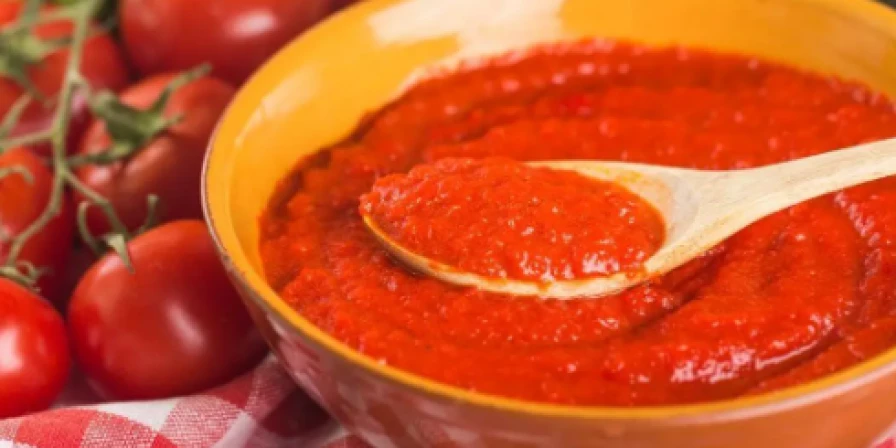 Molho de tomate caseiro.