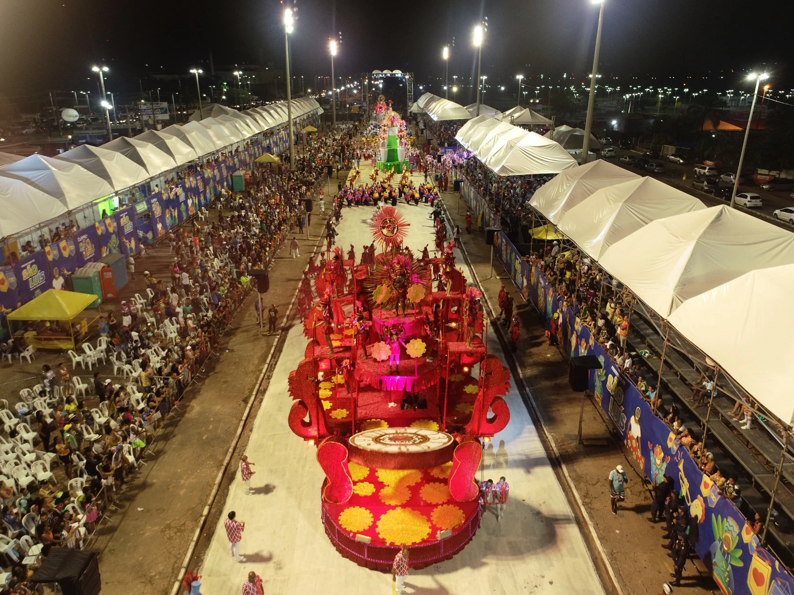 A Passarela do Samba foi palco dos desfiles das escolas de samba após dois anos sem Carnaval. (Foto: Paulo Soares/Grupo Mirante)