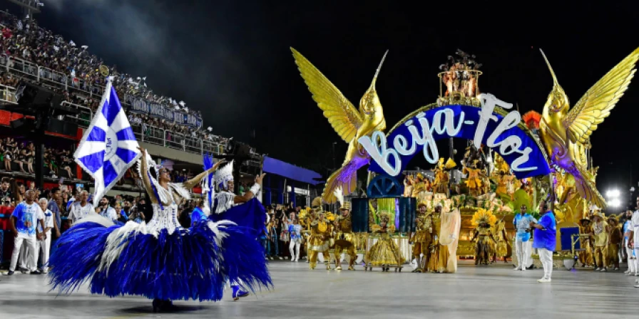 Escola de samba Beija-Flor de Nilópolis brilhou na avenida no segundo dia de desfiles