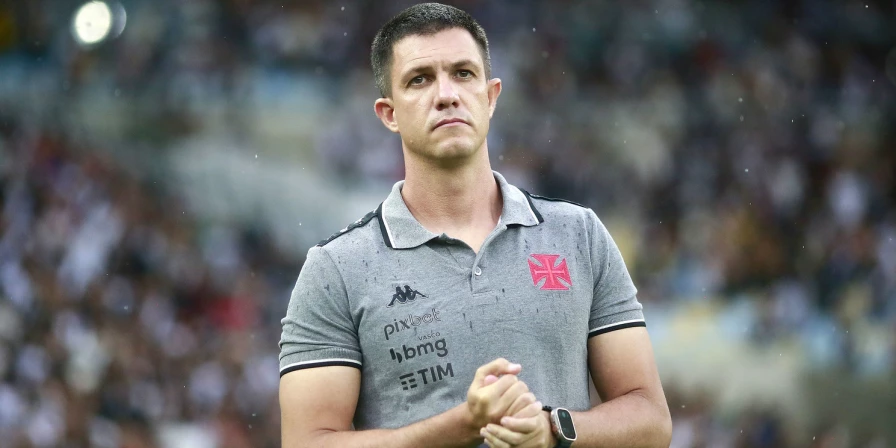 Maurício Barbieri, técnico do Vasco, preferiu manter cautela ao falar da sua equipe