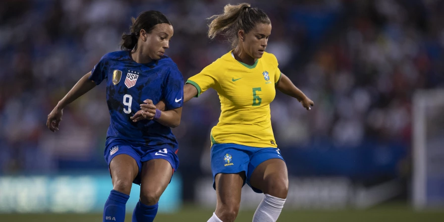 Lance da partida entre Estados Unidos e Brasil, pelo Torneio She Believes.