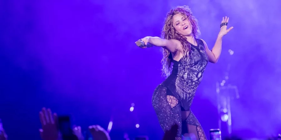 Shakira divulga datas de shows no Brasil.
