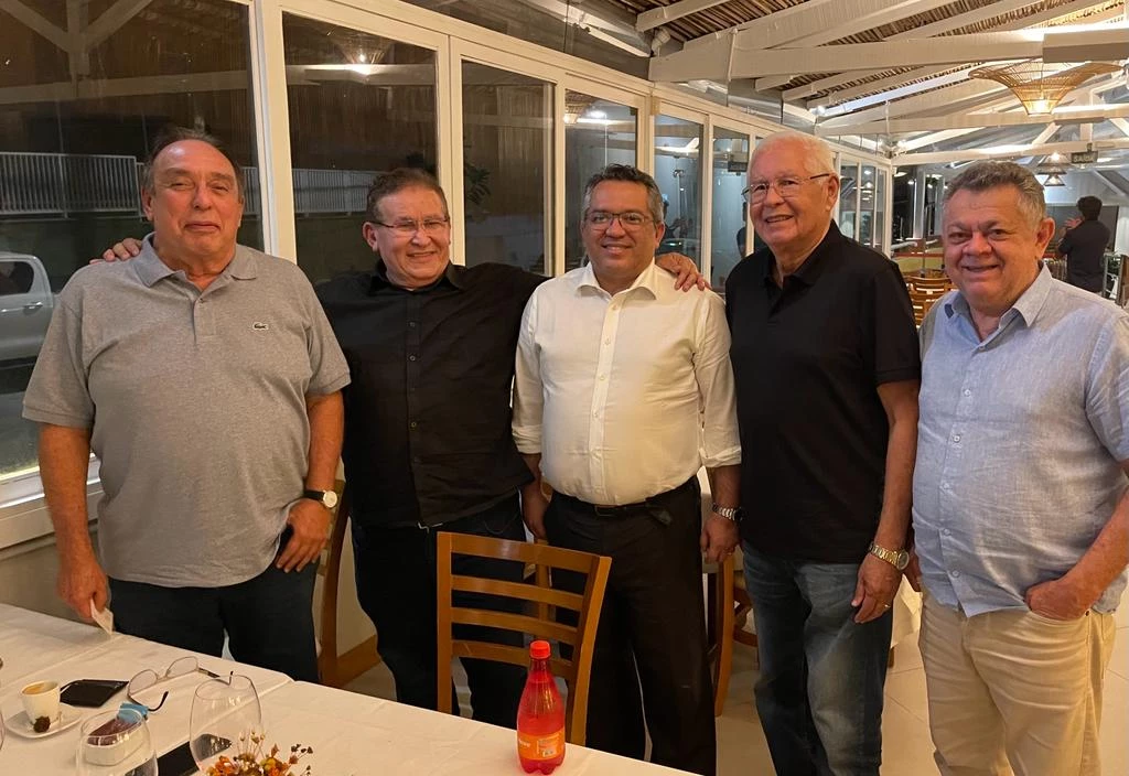 No Restaurante Cabana do Sol: José Carlos Salgueiro, Pedro Paulo Pinheiro Ferreira, César Freitas, Francisco Ferreira e Benjamin Franklin Alves