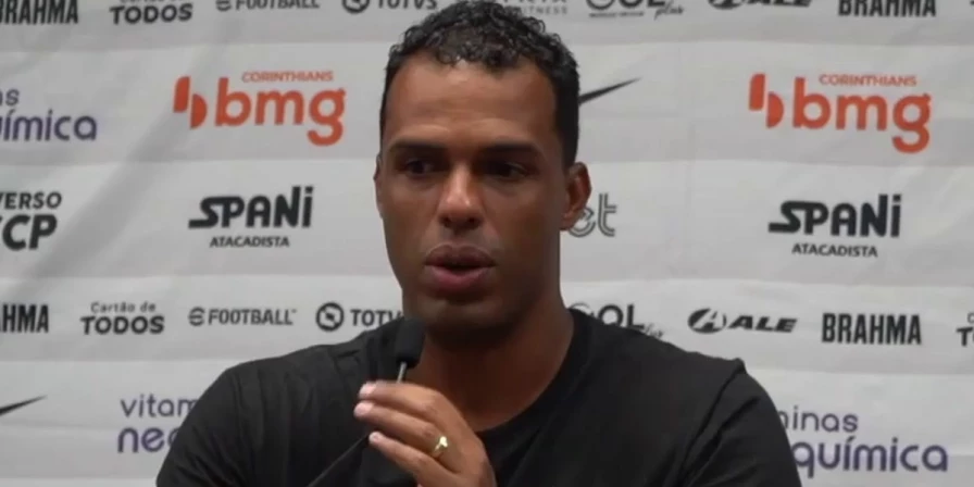 Fernando Lázaro, técnico do Corinthians.