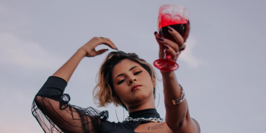 Cantora Klicia lança "Alarde"