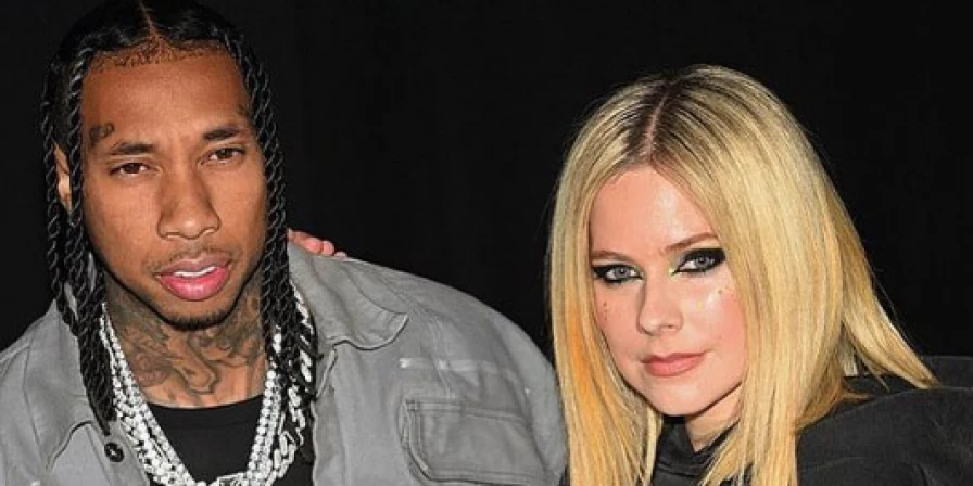 Avril Lavigne e o rapper Tyga assumem namoro.
