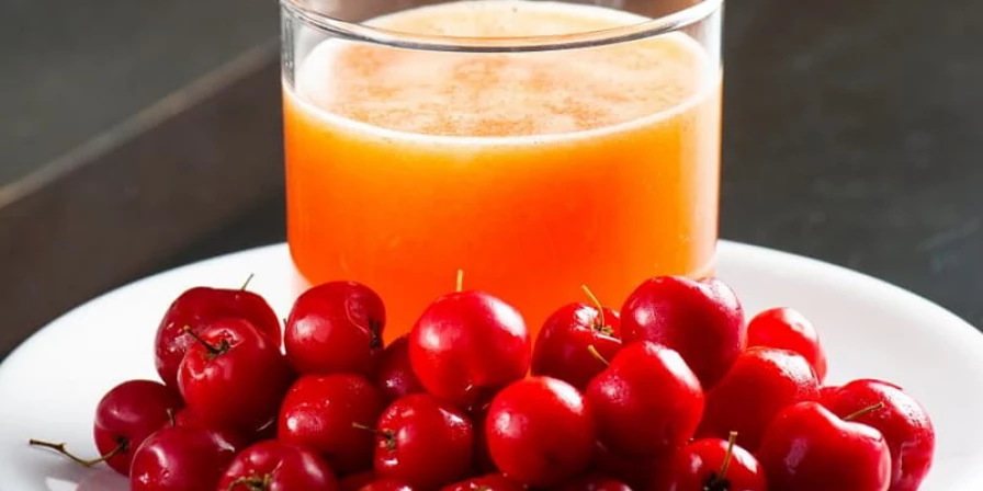 Suco de acerola.