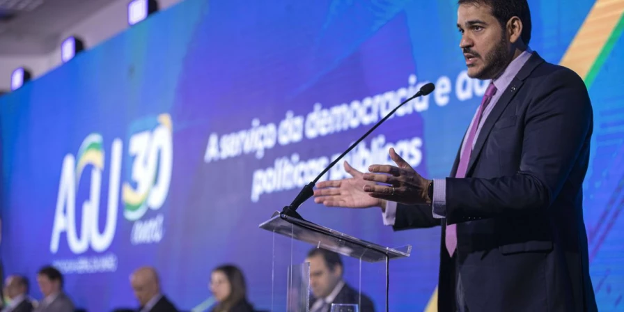 “Não seremos omissos”, diz AGU sobre combate à desinformação