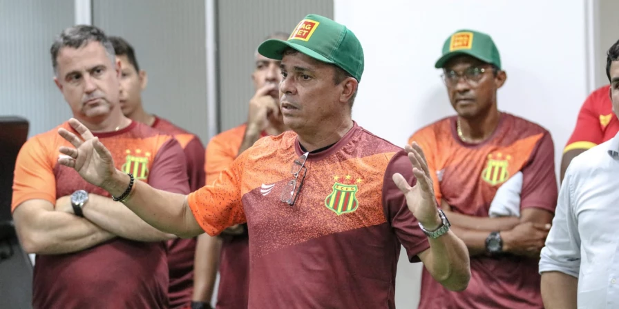 Evaristo Costa já comandou um treino no CT Carlos Macieira