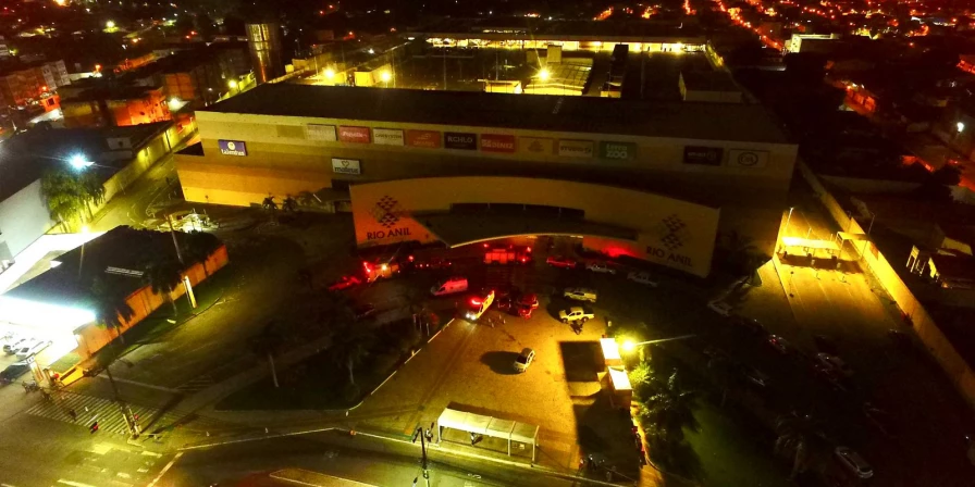 Imagem aérea do Rio Anil Shopping, onde foi registrado um incêndio nesta terça-feira (7).