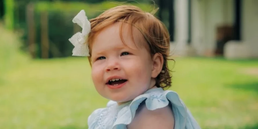 A agora princesa Lilibet Diana, de um ano de idade.