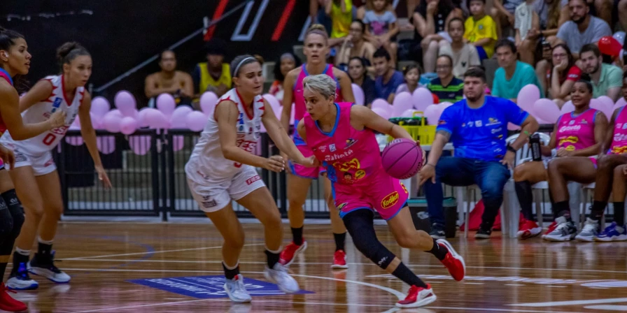 Marcada por Bia, Thaissa tenta infiltrar; ala teve apenas 9 pontos na estreia