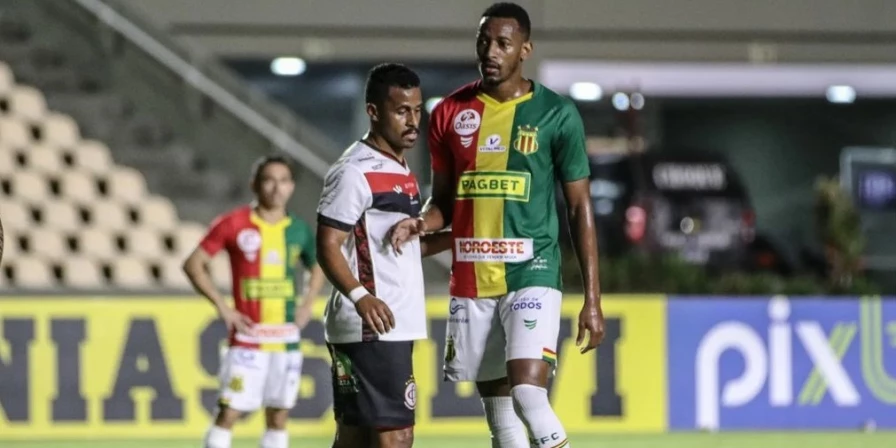 Sampaio Corrêa e Campinense se enfrentaram no Estádio Castelão.