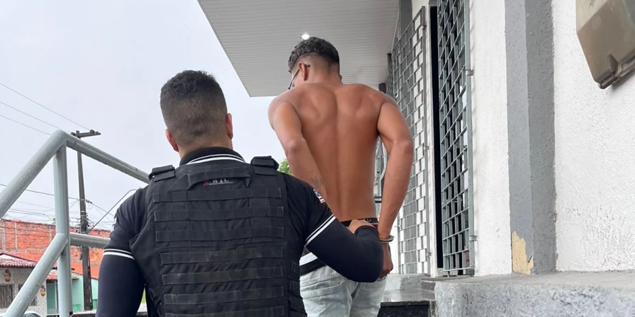 Suspeito foi localizado no bairro da Aurora.