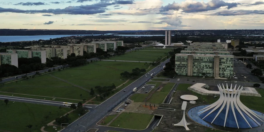No mês passado, o governo ofereceu aos servidores públicos reajuste de 7,9%. As categorias rejeitaram e apresentaram contraproposta de 13,5%.