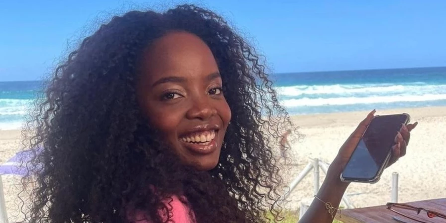Kate (Clara Moneke)