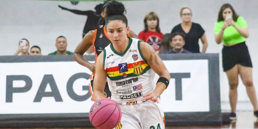 Alana Gonçalo, armadora do Sampaio Basquete.