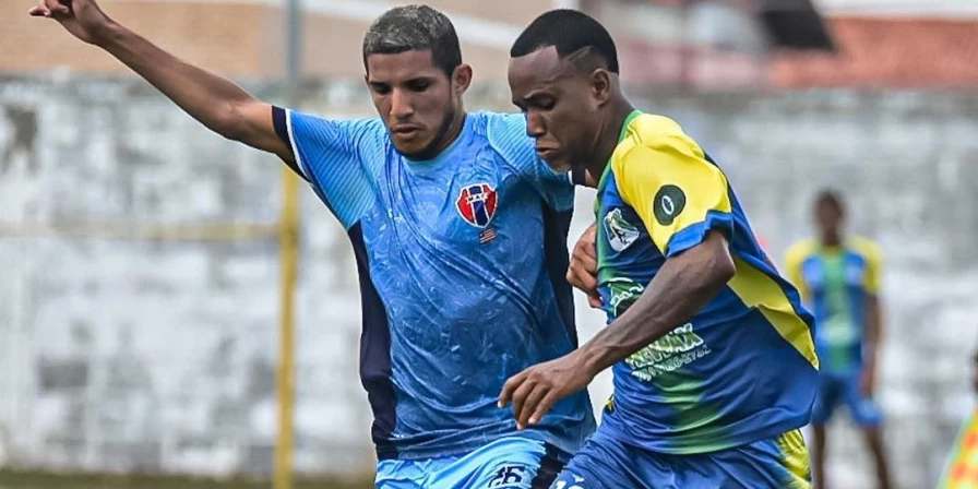 Lance do jogo-treino entre Maranhão Atlético e Pitanguense.