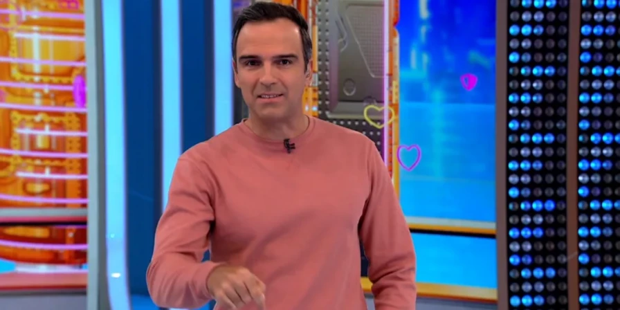 Tadeu Schmidt avisa que BBB 23 terá check in internacional.