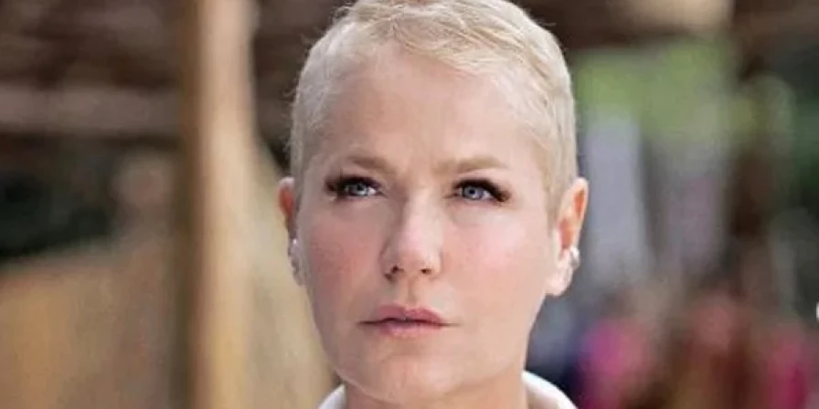 Xuxa diz que fez cirurgia plástica contra sua vontade