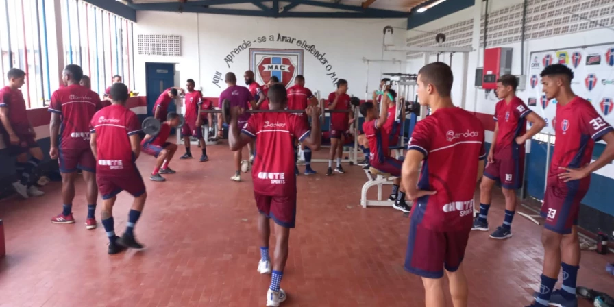 Time treinou neste sábado e técnico Zé Augusto levará a dúvida para o Castelão