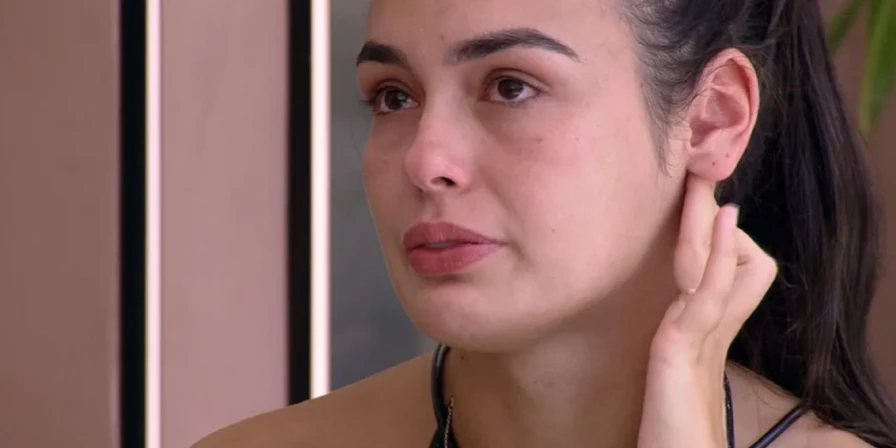 Larissa chora em papo com Marvvila sobre votação.