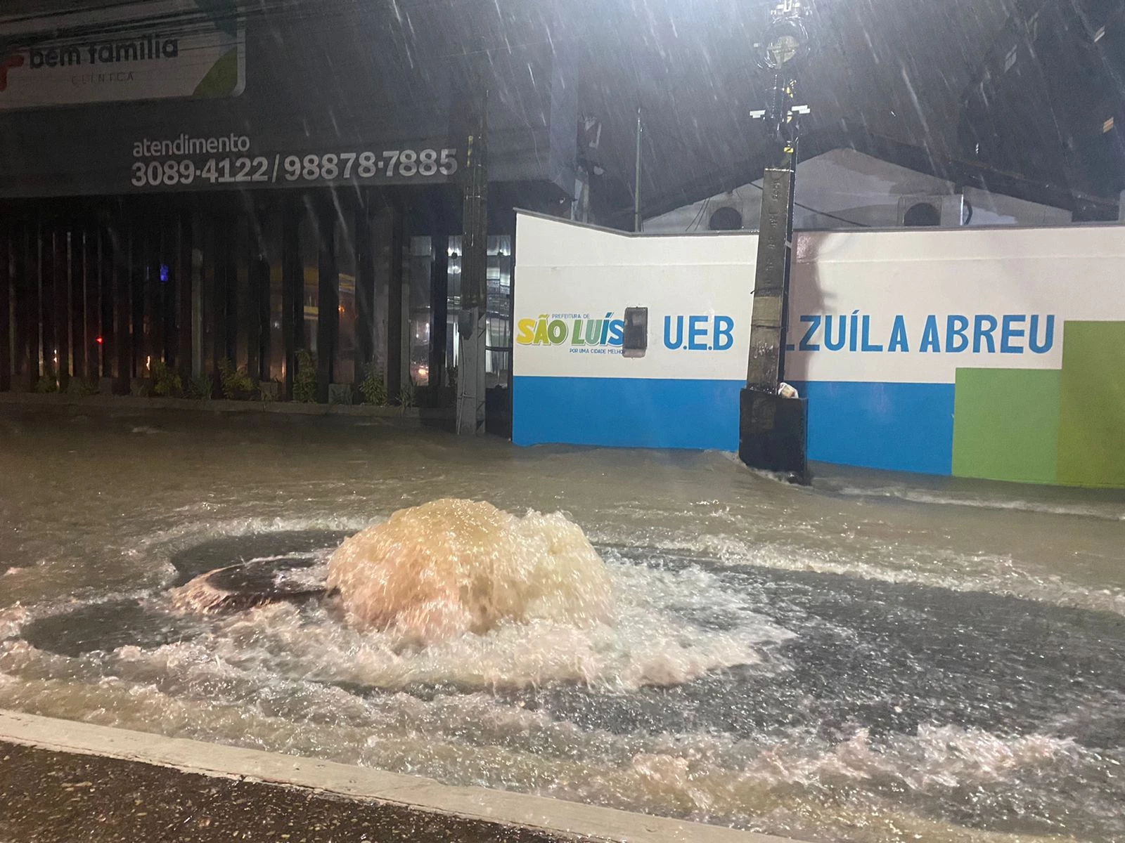 Bueiro aberto na avenida São Luís Rei de França. (Foto: Matheus Soares/Grupo Mirante)