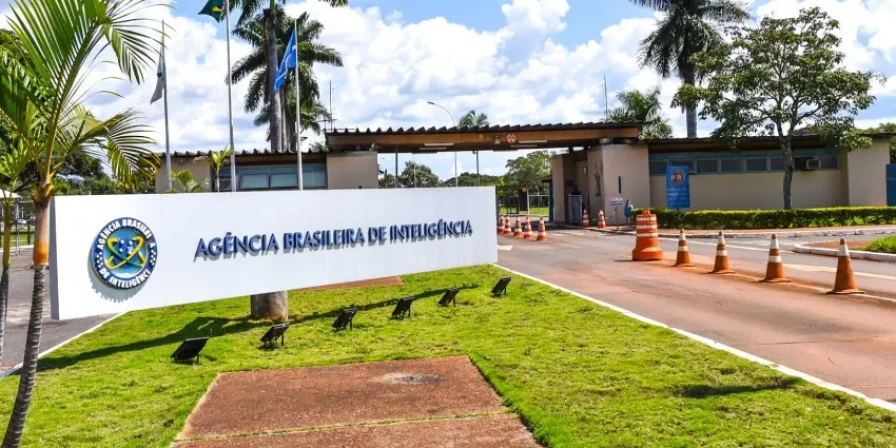 Abin repassou informações a Bolsonaro, diz PF a