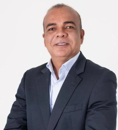 Sandro Moura é o autor da obra