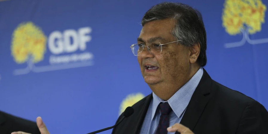 Flávio Dino não respondeu ao governador Carlos Brandão depois que este se solidarizou com o ministro por caso em favela do Rio de Janeiro