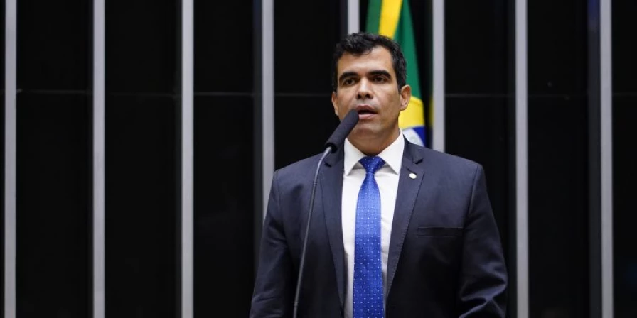 O Projeto de Lei 278/23 de autoria do deputado Ricardo Ayres (Republicanos-TO), proíbe o uso de recursos minerais e o aproveitamento do potencial energético de recursos hídricos em terras indígenas.