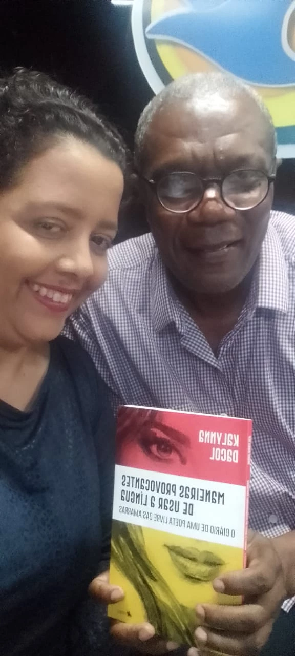 Kalynna Dacol trocando ideia com o jornalista Pedro Sobrinho. Foto: Divulgação